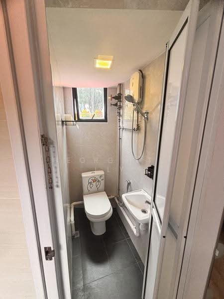 Studio at pasir panjang, Buona Vista / West Coast / Clementi New Town, 1 Bedroom, 550 sqft, Shophouse For Rent, by Georgette LLY, 25075009 - Bathroom - PropertyGuru.com.sg