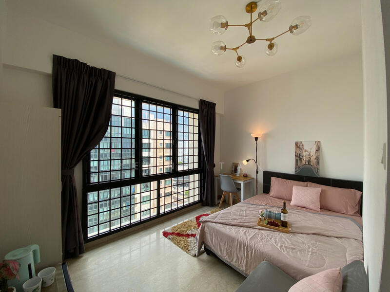 Room 8 Spacious with Queen Bed