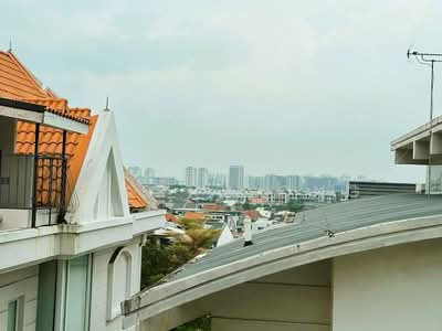 For Sale - 5 BR CT in Siglap! Less than $2K PSF!