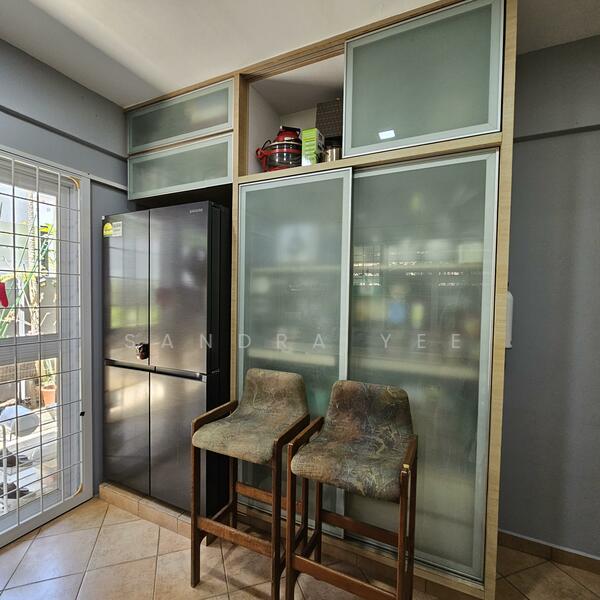 Level 1-Spacious kitchen with multiple storage