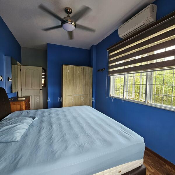 Level 2-Room 1: Master with en suite bath