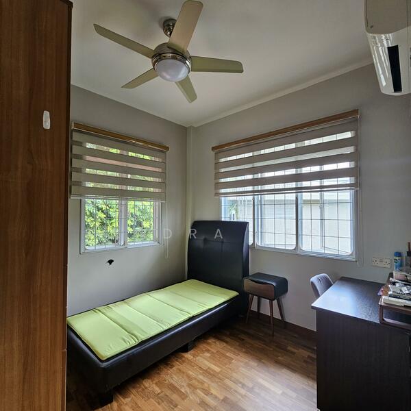 Level 2-Room 3: Cosy room for single bed