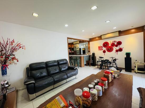 Renovated Freehold Terrace with good land size&great space, quiet place yet easy access to amenities