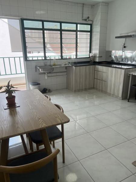 Balestier Apartment Kim Keat, Kim Keat Road, Balestier / Toa Payoh, Room Rental, 360 sqft, Walk-up Apartment For Rent, by Shanelle Gooi 魏燕虹, 25083896 - Spacious shared kitchen area - PropertyGuru.com.sg