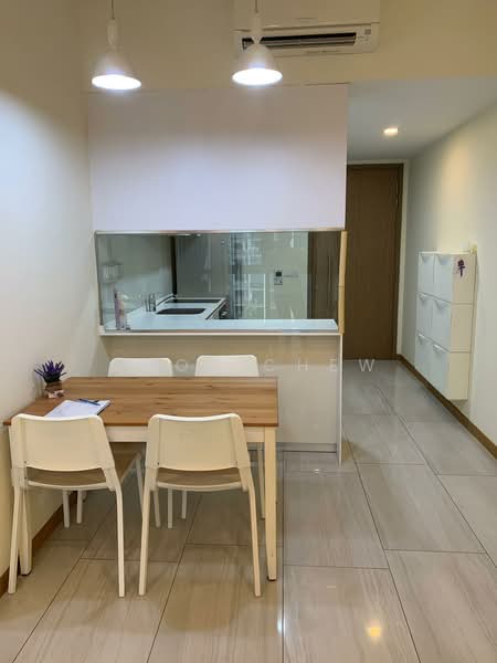 Lakeville, 9 Jurong Lake Link, 3 Bedrooms, 872 sqft, Condominium For Rent, by Amos Chew, 25090685 - Dining Area, Kitchen, Entrance - PropertyGuru.com.sg