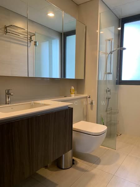 Lakeville, 9 Jurong Lake Link, 3 Bedrooms, 872 sqft, Condominium For Rent, by Amos Chew, 25090685 - Master Bathroom - PropertyGuru.com.sg