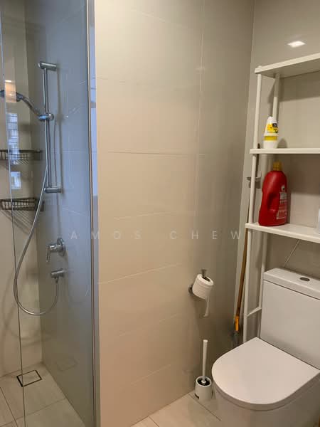 Lakeville, 9 Jurong Lake Link, 3 Bedrooms, 872 sqft, Condominium For Rent, by Amos Chew, 25090685 - Common Bathroom - PropertyGuru.com.sg