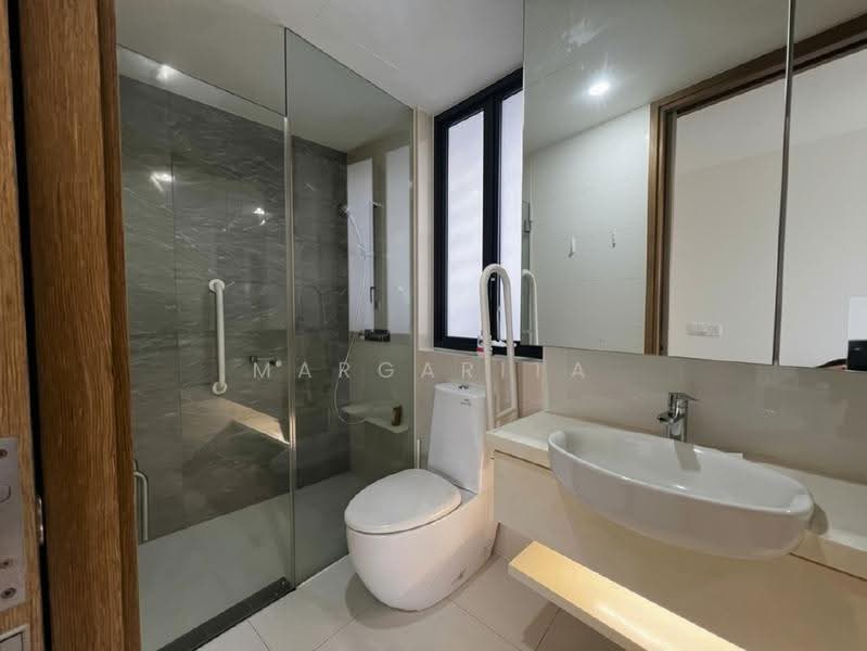 d'Leedon (Former Farrer Court), 13 Leedon Heights, Tanglin / Holland / Bukit Timah, 2 Bedrooms, 1,033 sqft, Condominium For Rent, by Margarita Seah, 25091824 - Bathroom - PropertyGuru.com.sg
