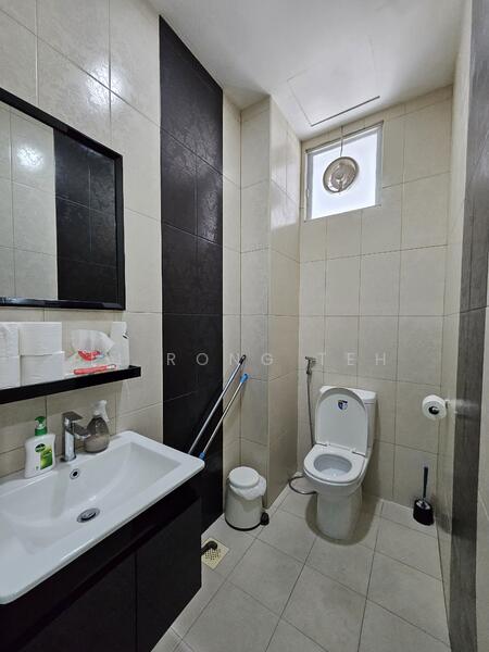 Wcega Tower, 21 Bukit Batok Crescent, 1,173 sqft, Light Industrial (B1) For Sale, by Li Rong Teh, 25092140 - CommercialGuru.com.sg
