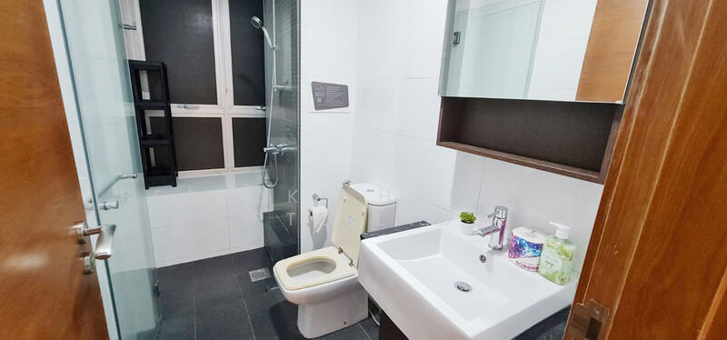 06-22 Common Bathroom