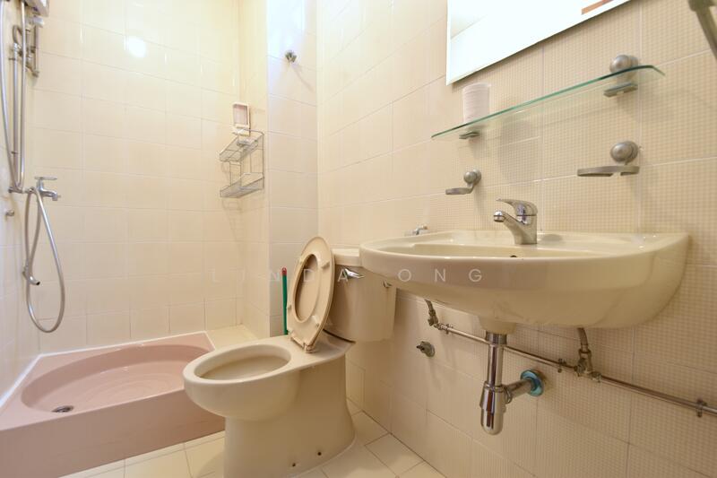 Eunos Townhouse, Jalan Rimau, 4 Bedrooms, 2,573 sqft, Town House For Rent, by Linda Ong, 25096548 - Bathroom - PropertyGuru.com.sg