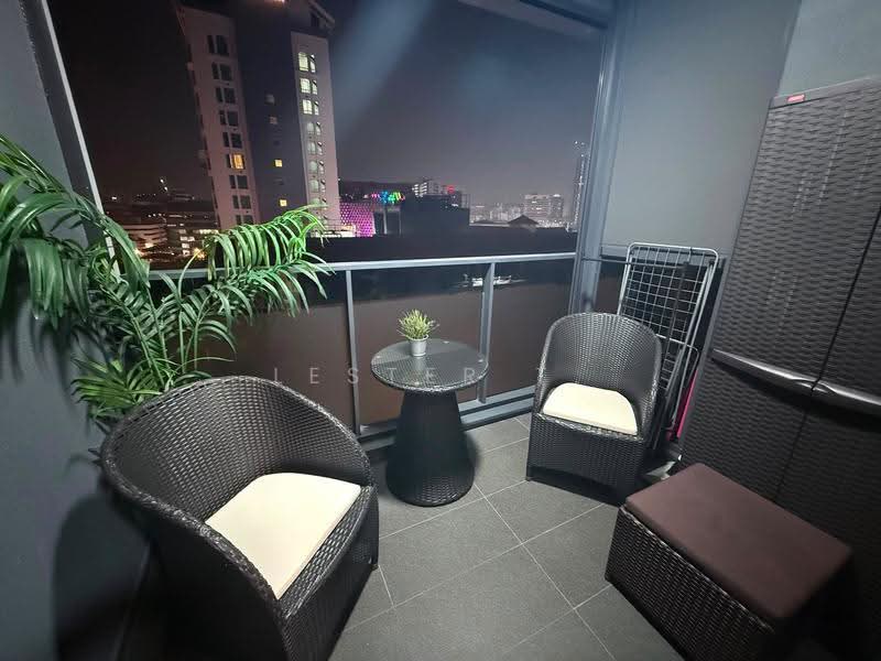 The M, 36 Middle Road, Beach Road / Bugis / Rochor, 2 Bedrooms, 667 sqft, Condominium For Rent, by Lester T., 25096896 - Balcony - PropertyGuru.com.sg