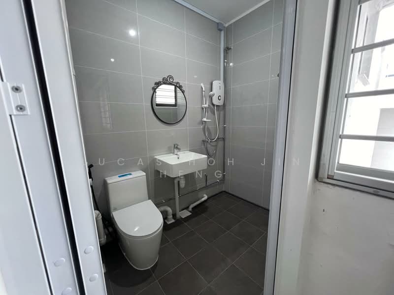 885 Tampines Street 83, 885 Tampines Street 83, 2 Bedrooms, 796 sqft, HDB Flat For Rent, by Lucas Hoh Jin Heng, 25097615 - PropertyGuru.com.sg