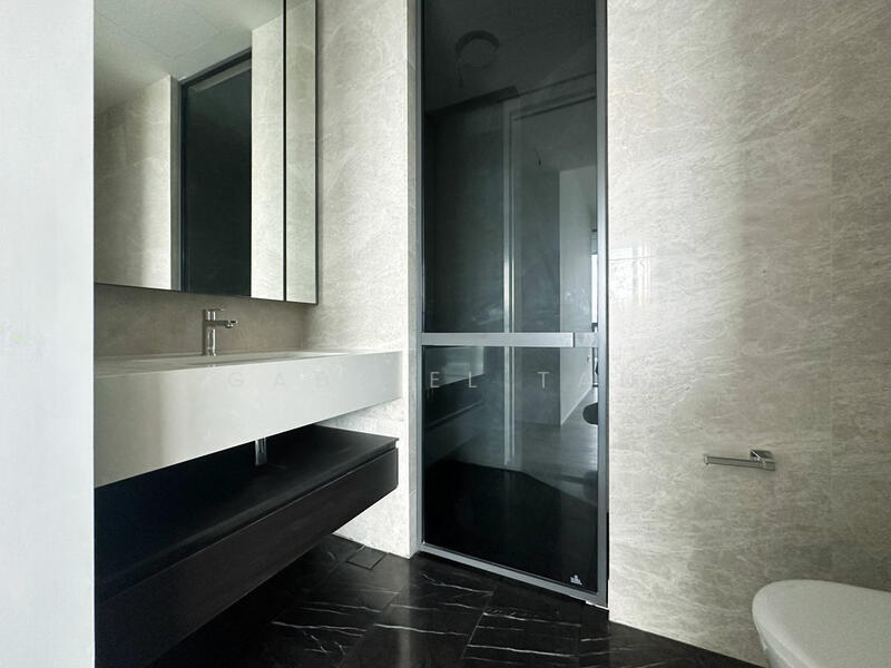 Amber Park, 18A Amber Gardens, 2 Bedrooms, 700 sqft, Condominium For Rent, by Gabriel Tan, 25097864 - Master Bath - PropertyGuru.com.sg