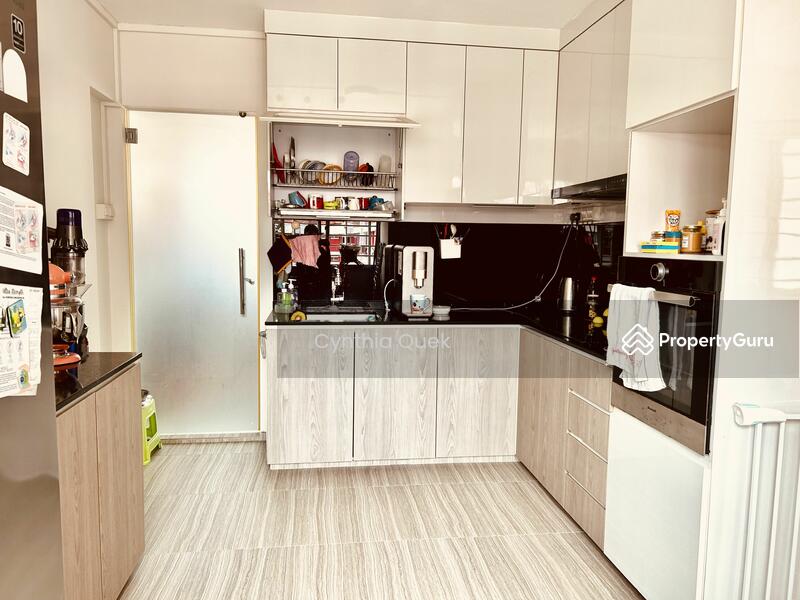 Spacious Squarish Kitchen 