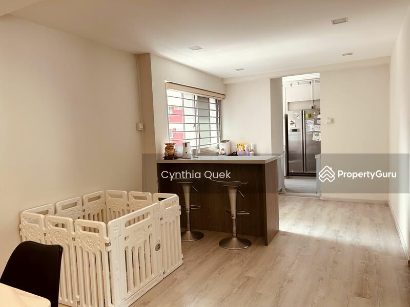 Dry Kitchen with Island Counter 