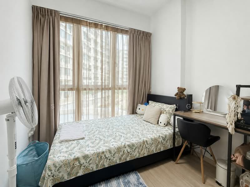 Watercolours, 35 Pasir Ris Link, 3 Bedrooms, 1,000 sqft, Executive Condominium For Rent, by Shirley Chong, 25100605 - Bedroom 1 — Comes with a Super single bed, mattress, table & chair and standing fan - PropertyGuru.com.sg