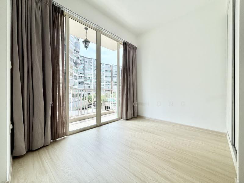 Watercolours, 35 Pasir Ris Link, Pasir Ris / Tampines, 3 Bedrooms, 1,000 sqft, Executive Condominium For Rent, by Shirley Chong, 25100605 - Master Bedroom With Balcony - PropertyGuru.com.sg