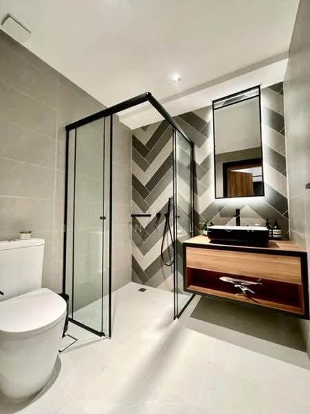 ***NEWLY RENOVATED 2 STY TERR NEAR MRT!, UPP THOMSON, 5 Bedrooms, 2,500 sqft, Terraced House For Sale, by Tiffany Leow, 25102345 - PropertyGuru.com.sg