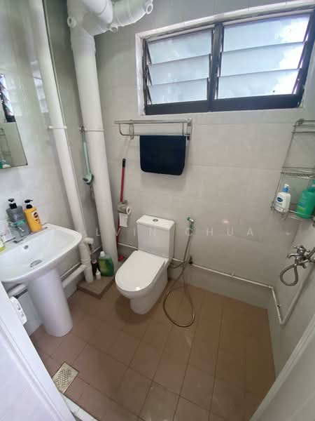 313 Ubi Avenue 1, 313 Ubi Avenue 1, Room Rental, 120 sqft, HDB Flat For Rent, by Malvin Chua, 25106351 - Clean common bathroom - PropertyGuru.com.sg