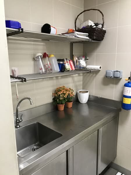 SGX Centre II, 4 SHENTON WAY, Boat Quay / Raffles Place / Marina, 960 sqft, Office For Rent, by Walter Lau, 25106713 - Typical Common use Pantry at passageway - CommercialGuru.com.sg