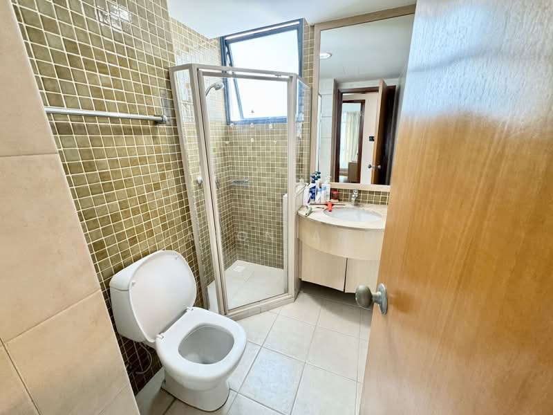 Blue Horizon, 29 West Coast Crescent, 2 Bedrooms, 936 sqft, Condominium For Rent, by Jason Ang, 25111944 - Common bathroom - PropertyGuru.com.sg