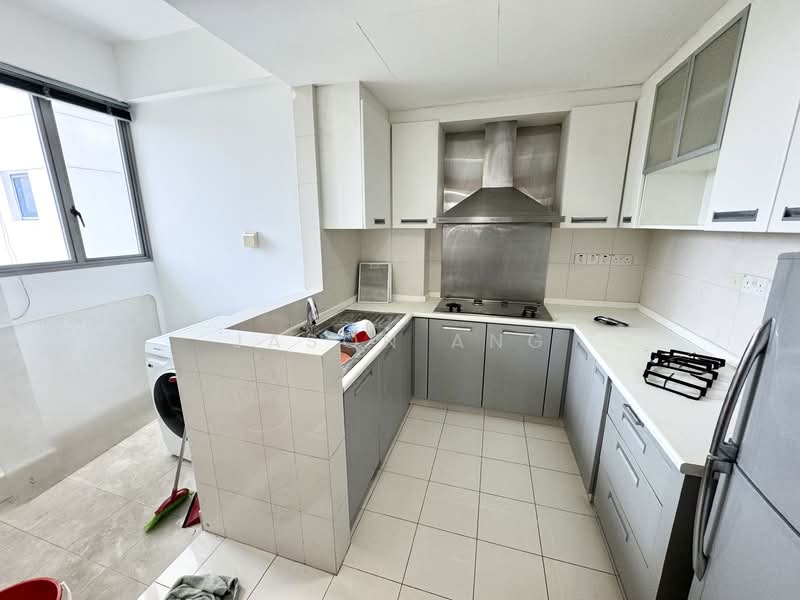 Blue Horizon, 29 West Coast Crescent, 2 Bedrooms, 936 sqft, Condominium For Rent, by Jason Ang, 25111944 - Kitchen area - PropertyGuru.com.sg