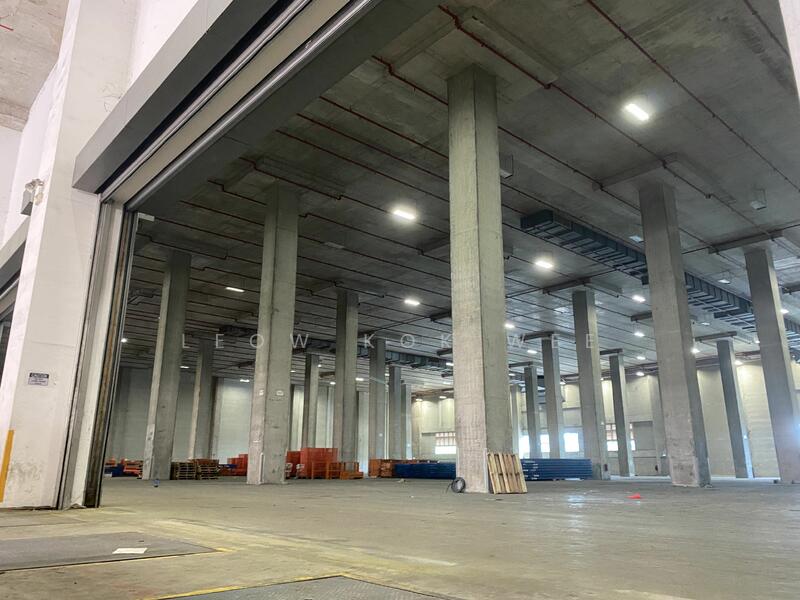 12m high ground floor warehouse 40kn / 26 loading bays, Benoi sector, 186,000 sqft, Warehouse For Rent, by Leow Kok Wee, 25113270 - CommercialGuru.com.sg