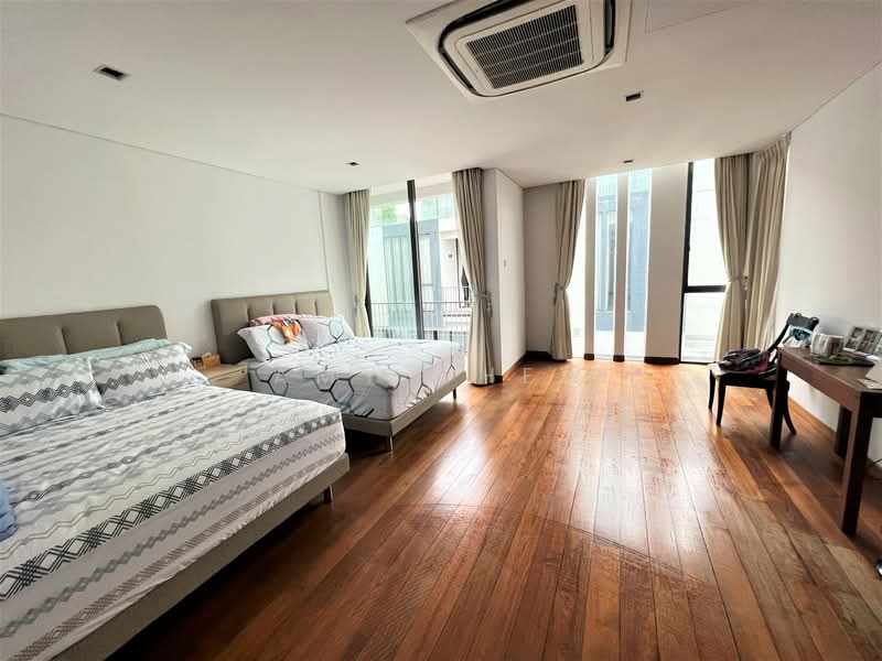 Se Video in Listing! Stunning Bungalow w Lift Pool near Australian American, Dunsfold Drive, 7 Bedrooms, 6,100 sqft, Bungalow House For Rent, by Amy Chew, 25114075 - PropertyGuru.com.sg