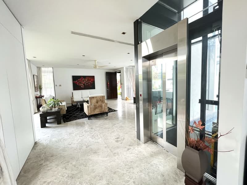 4 Beautiful Detached - One call view all Near Australian, Stamford American School, Dunsfold Drive, 7 Bedrooms, 6,100 sqft, Bungalow House For Rent, by Amy Chew, 25114075 - PropertyGuru.com.sg