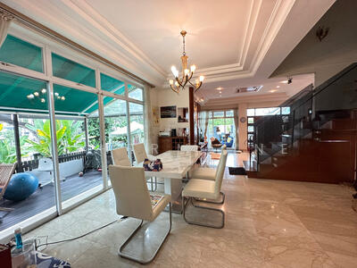 For Sale - Kew Crescent