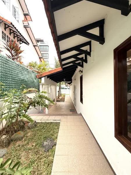 Loyang Terrace, Loyang Terrace, Changi Airport / Changi Village, 4 Bedrooms, 3,500 sqft, Semi-Detached House For Rent, by Julynn Ong, 25115782 - Exterior - PropertyGuru.com.sg