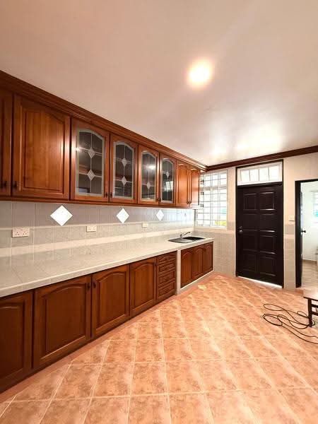 Loyang Terrace, Loyang Terrace, Changi Airport / Changi Village, 4 Bedrooms, 3,500 sqft, Semi-Detached House For Rent, by Julynn Ong, 25115782 - Kitchen - PropertyGuru.com.sg