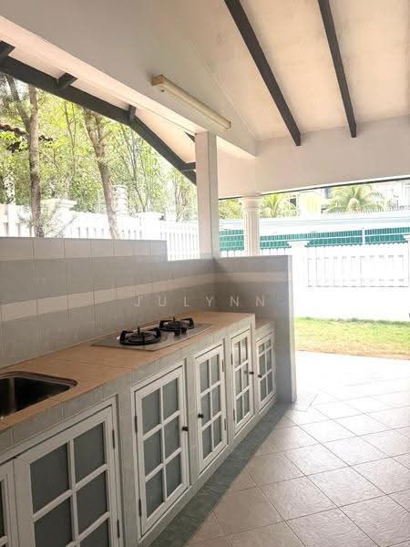 Loyang Terrace, Loyang Terrace, Changi Airport / Changi Village, 4 Bedrooms, 3,500 sqft, Semi-Detached House For Rent, by Julynn Ong, 25115782 - Wet Kitchen and Rear Garden - PropertyGuru.com.sg