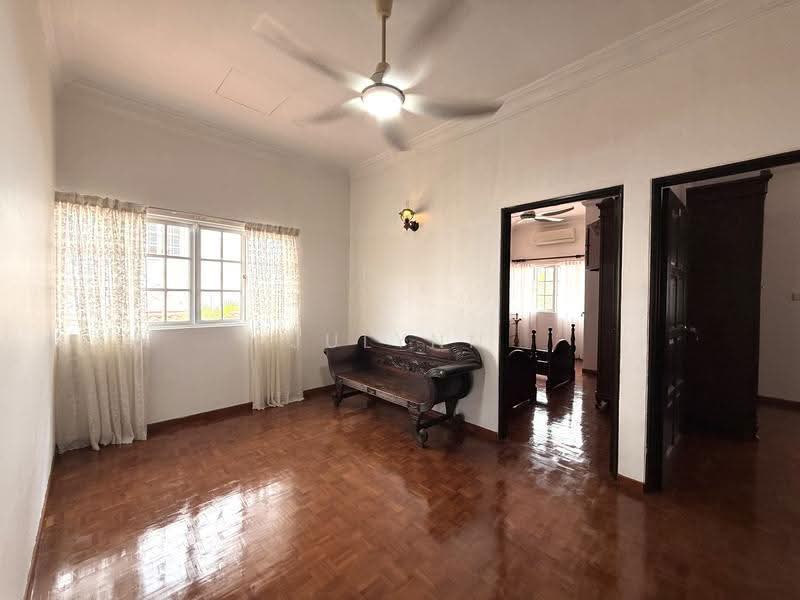 Loyang Terrace, Loyang Terrace, Changi Airport / Changi Village, 4 Bedrooms, 3,500 sqft, Semi-Detached House For Rent, by Julynn Ong, 25115782 - Level 2 Family Area - PropertyGuru.com.sg