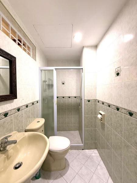 Loyang Terrace, Loyang Terrace, Changi Airport / Changi Village, 4 Bedrooms, 3,500 sqft, Semi-Detached House For Rent, by Julynn Ong, 25115782 - Level 1 Bathroom - PropertyGuru.com.sg