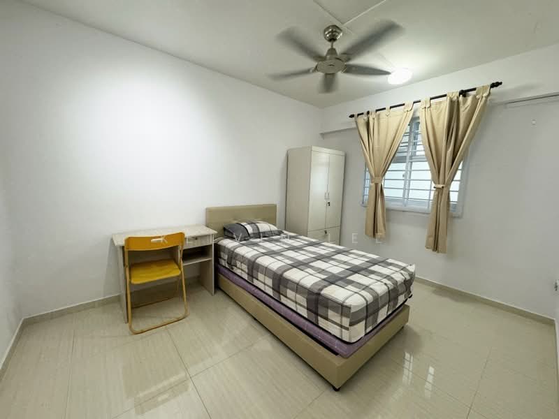 2 Lorong Lew Lian, 2 Lorong Lew Lian, 2 Bedrooms, 688 sqft, HDB Flat For Rent, by Kelvin Lee, 25116518 - PropertyGuru.com.sg