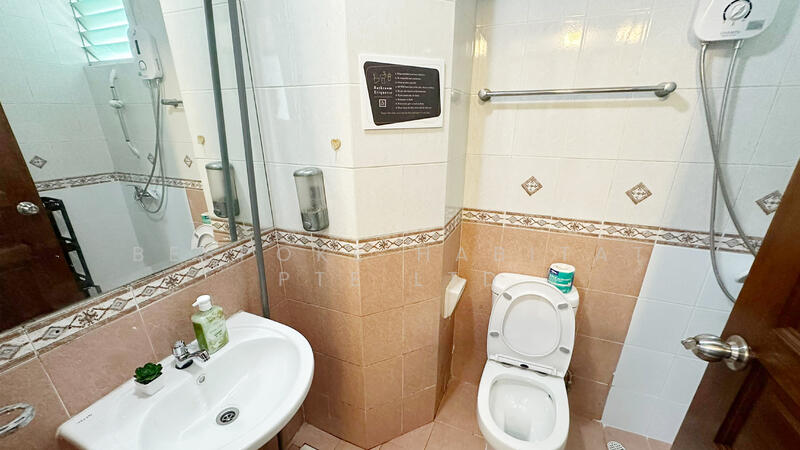 Common bathroom 