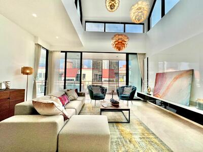 For Sale - 94686782 豪华永久公寓4616平方尺，6个卧室，靠近乌节路4616 sqft 6 bedroom freehold penthouse mins to orchard for sale.