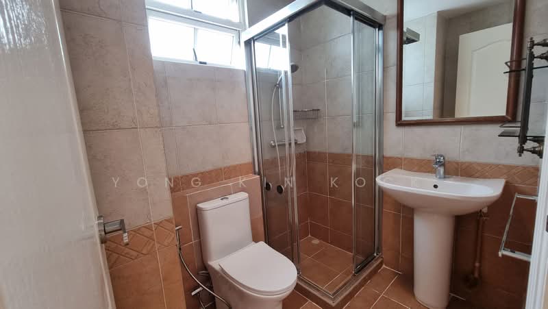 Estella Gardens, 21 - 27 Flora Road, 3 Bedrooms, 1,292 sqft, Condominium For Rent, by Yong Kin Kock, 25120126 - Common Bath - PropertyGuru.com.sg