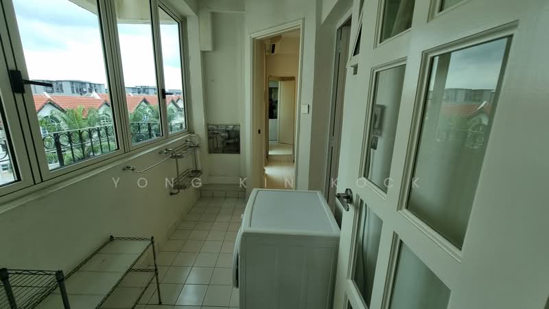 Estella Gardens, 21 - 27 Flora Road, 3 Bedrooms, 1,292 sqft, Condominium For Rent, by Yong Kin Kock, 25120126 - Yard and Laundry - PropertyGuru.com.sg