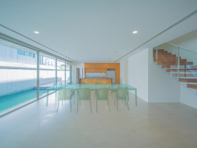 Dining Area (Staged)