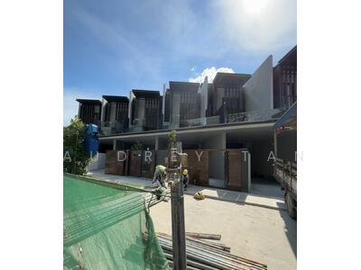 For Sale - Brand New City Fringe Landed Homes, Near MRT! ❤️ Call now!