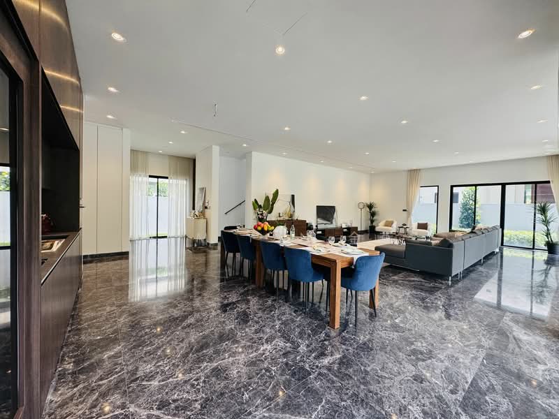 For Sale - brand new and freehold bungalow with Lift & Pool, Ample parking at basement, huge for 3 generations