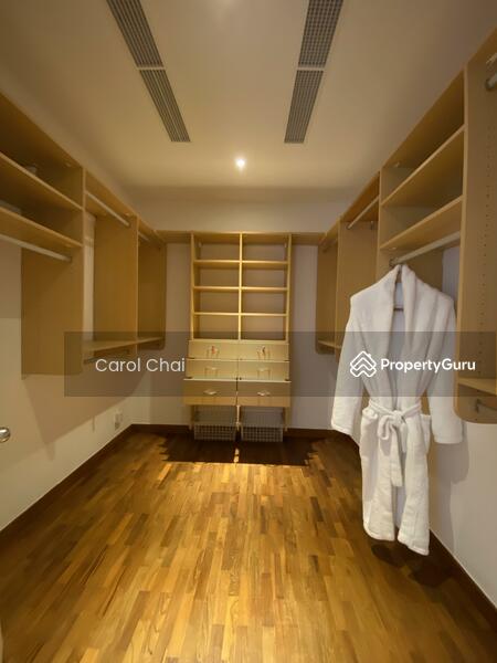 Walk-in-wardrobe