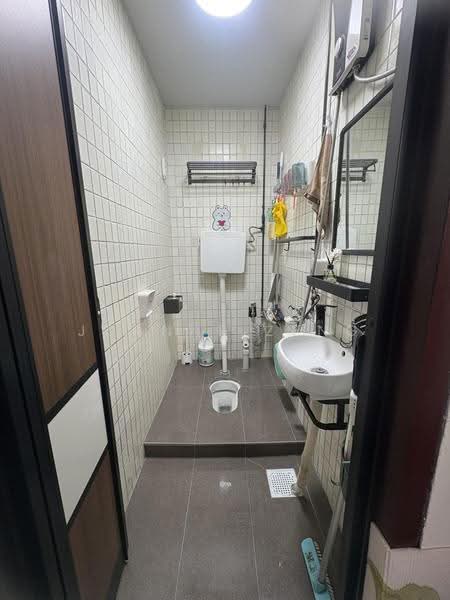 Lakepoint Condo, 10 Lakepoint Drive, Boon Lay / Jurong / Tuas, Room Rental, 160 sqft, Condominium For Rent, by Joanne Zeng, 25129016 - Bathroom - PropertyGuru.com.sg