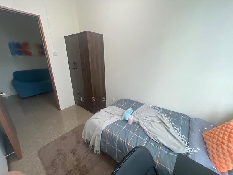 Queens, 10 Stirling Road, Alexandra / Commonwealth, Room Rental, 60 sqft, Condominium For Rent, by Susan Lai, 25130091 - room with window #34 Room 4 $1400 - PropertyGuru.com.sg