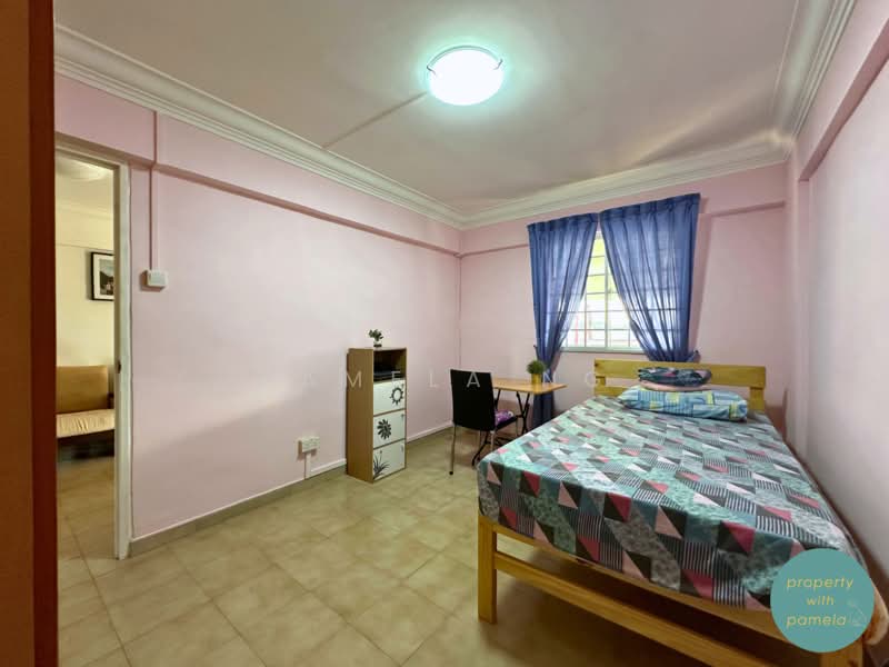 137 Yishun Ring Road, 137 Yishun Ring Road, Room Rental, 120 sqft, HDB Flat For Rent, by Pamela Ng, 25130506 - Well sized room comfortable for your stay! with bed, study desk, wardrobe, mirror, fan and aircon - PropertyGuru.com.sg