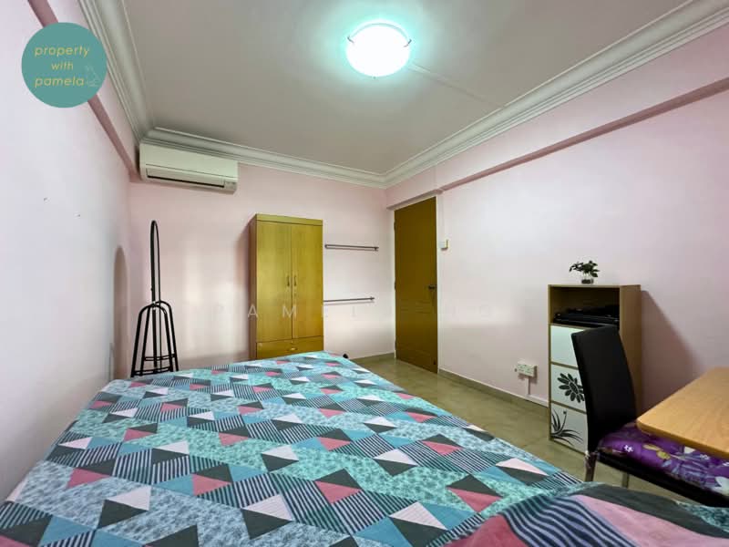 137 Yishun Ring Road, 137 Yishun Ring Road, Room Rental, 120 sqft, HDB Flat For Rent, by Pamela Ng, 25130506 - Well sized room comfortable for your stay! with bed, study desk, wardrobe, mirror, fan and aircon - PropertyGuru.com.sg