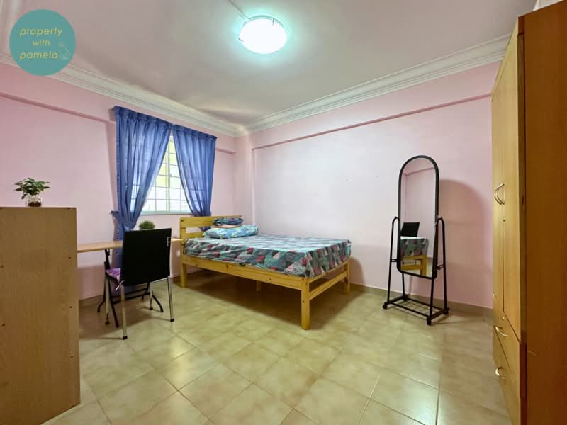137 Yishun Ring Road, 137 Yishun Ring Road, Room Rental, 120 sqft, HDB Flat For Rent, by Pamela Ng, 25130506 - Well sized room comfortable for your stay! with bed, study desk, wardrobe, mirror, fan and aircon - PropertyGuru.com.sg